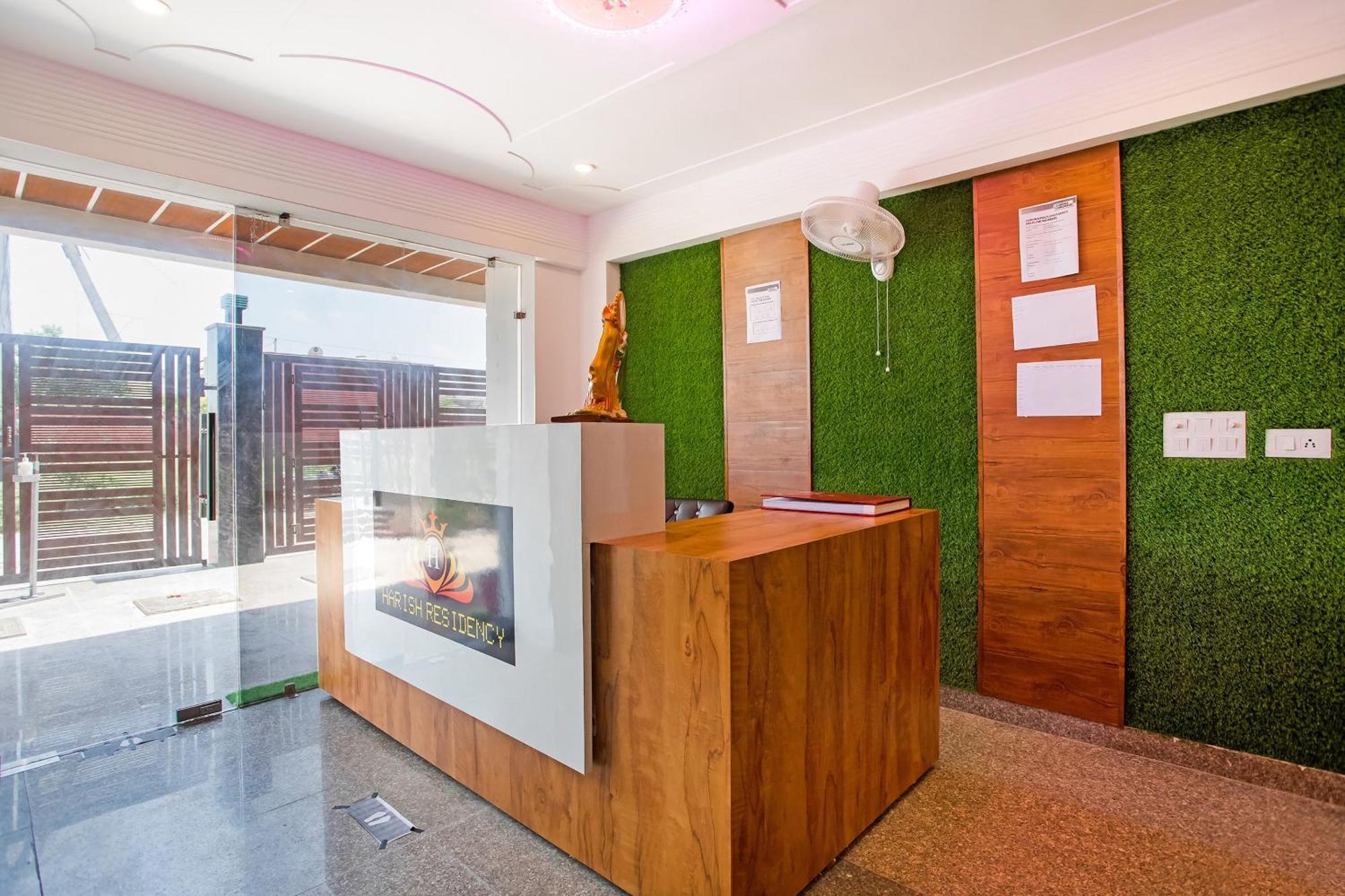 Hotel Capital O Harish Residency Gurgaon Exterior foto